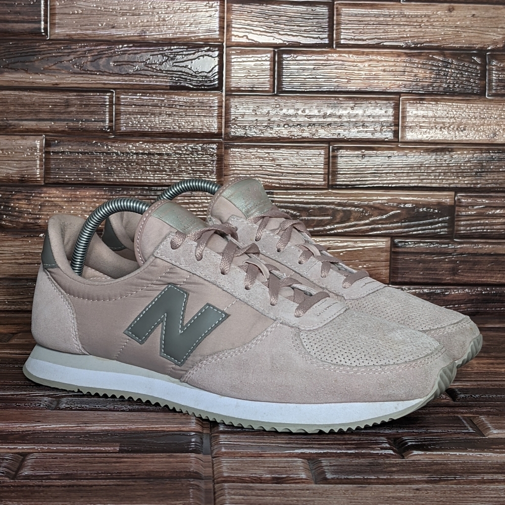 New Balance 220 Classic - Women's 10